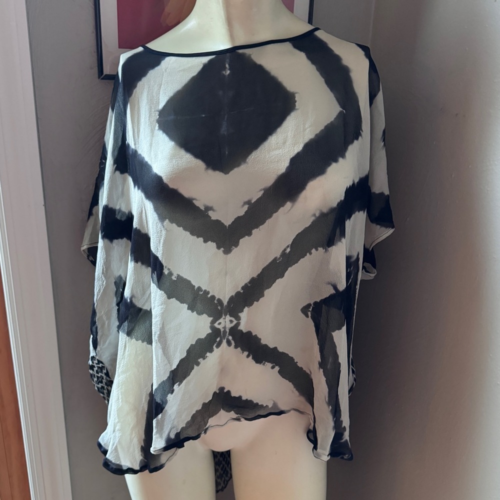 Rozae shrug